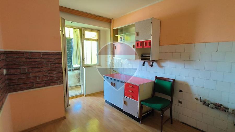 Apartament cu 3 camere decomandat în Micro 13