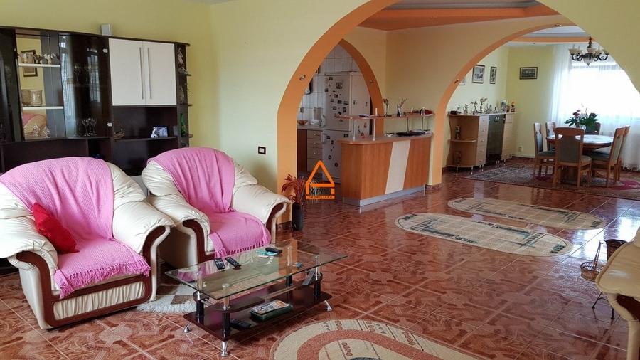 Casa / Vila - 310 mp , 1000 mp teren - Bucium - 1