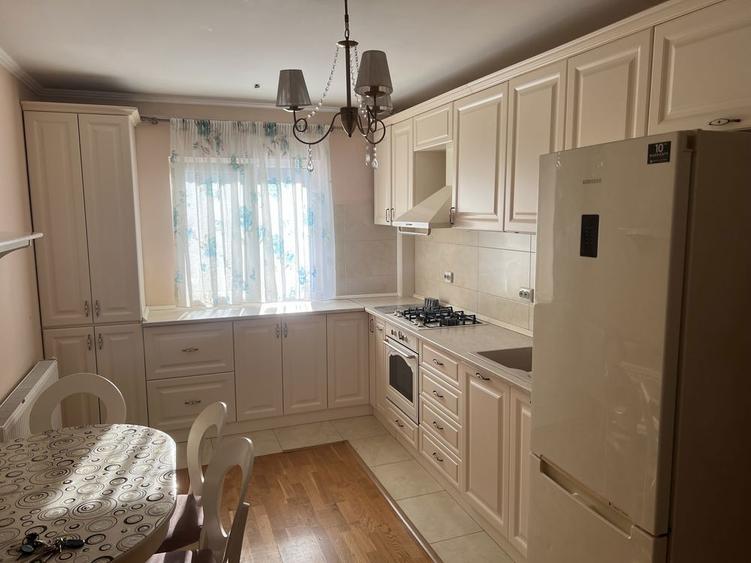 Inchiriez apartament cu 4 camere - 8