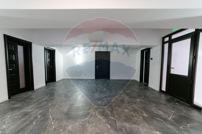 Spatiu comercial ULTRACENTRAL - 2,300mp de inchiriat - 14