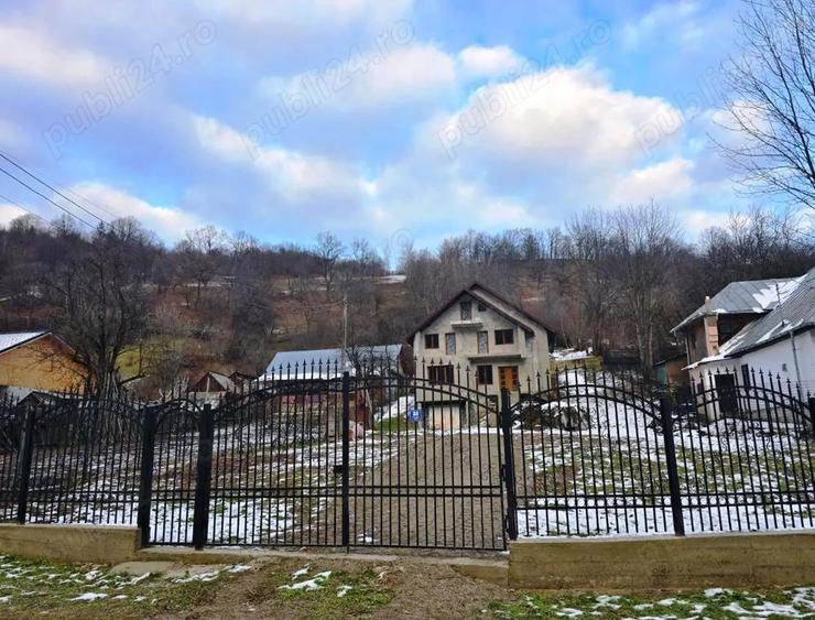 Casa de vanzare la munte, 5 camere, curte mare, garaj jud. Neam?, aproape de Manastirea Pangara?i - 1