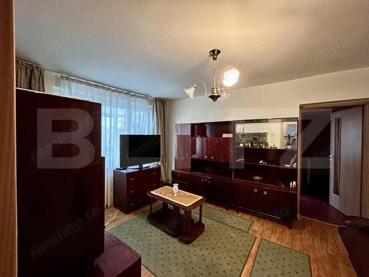 Apartament cu 3 camere semidecomandat în Cina