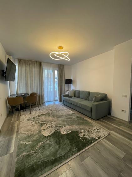 Piata Romana, Coloane, Metrou - 5