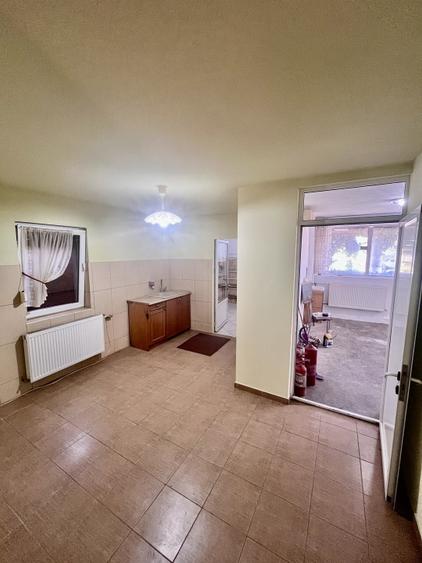 Casa de vanzare Frumusani - Spatiu Comercial la Parter - 25 min de Bucuresti - 10