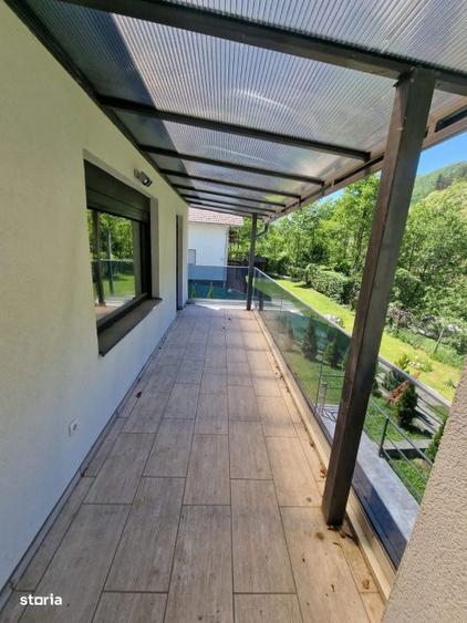 Casa / Vila de lux de vanzare Gura Raului - 2