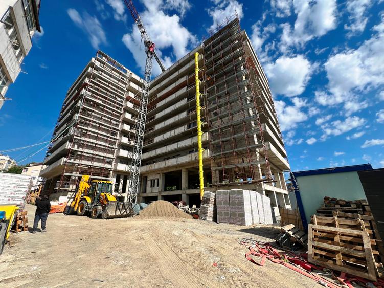 Apartament cu 2 camere decomandat în Nicolina