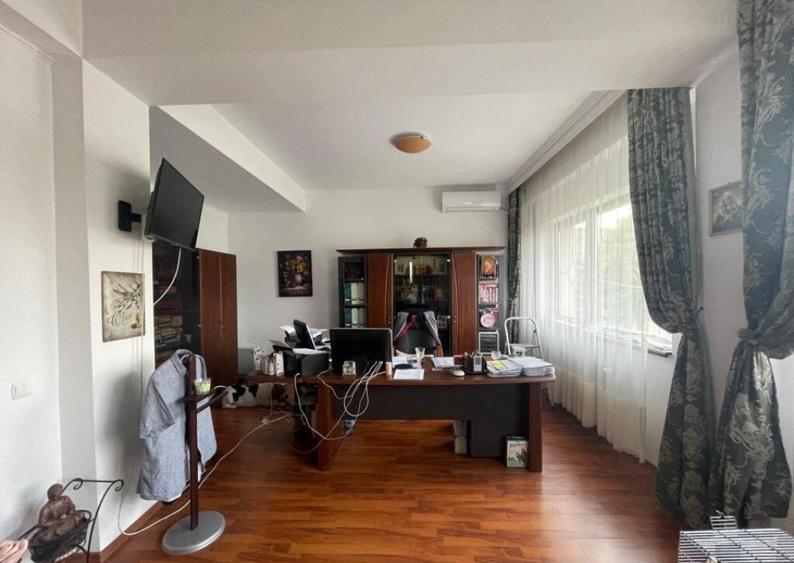 Vila Cu Posbilitate De Investitie - 420 Mp - Antiaeriana - 2