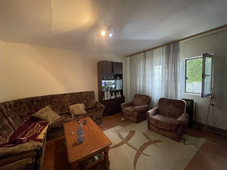 Apartament cu 3 camere si garaj, decomandat, parter - 1