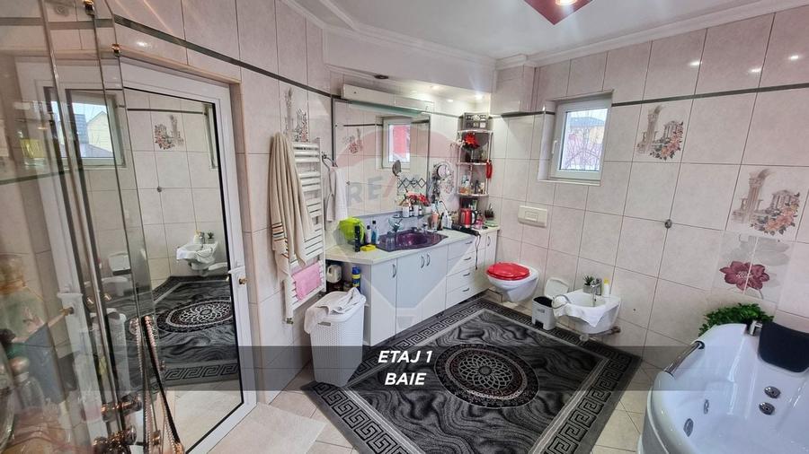 Casă / Vilă cu 10 camere de vânzare în SIGHETUL MARMATIEI zona Central - 39