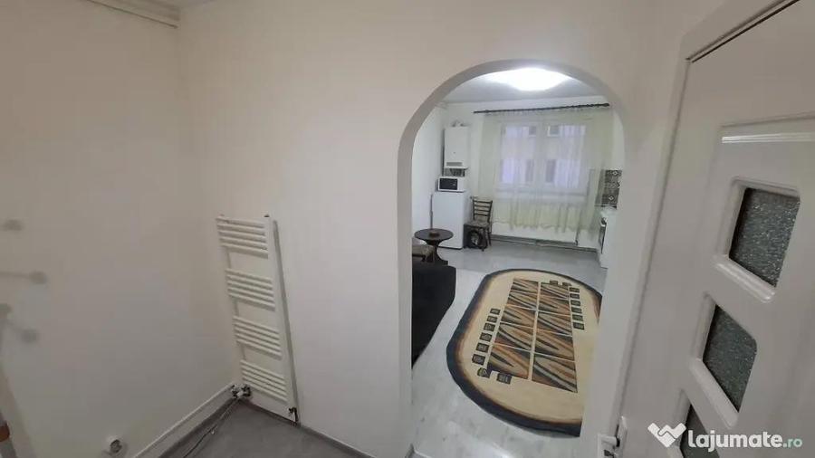 Garsonieră decomandată în Central