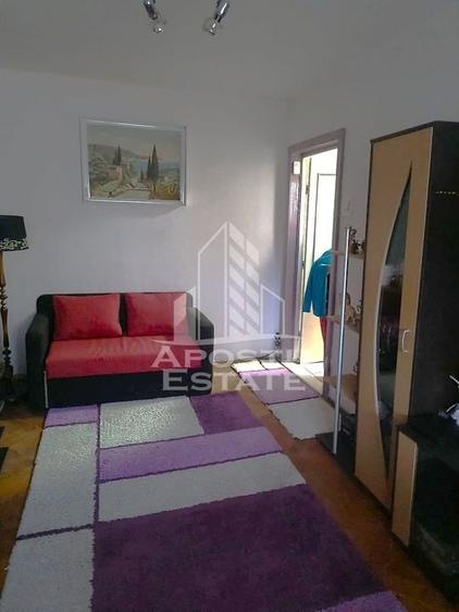 Apartament cu 3 camere, semidecomandat,etaj intermediar Sagului - 2