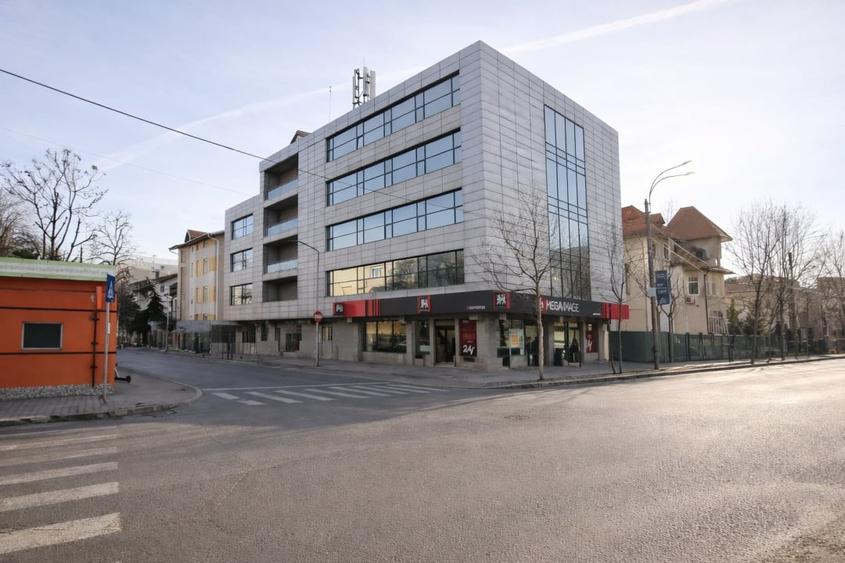 Birouri 200 - 330 mp | Expozitiei - Piata Presei Libere | Comision 0% - 1