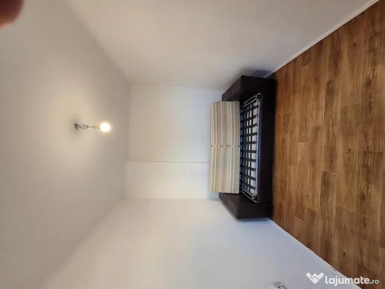 Apartament la curte, 13 septembrie - 3