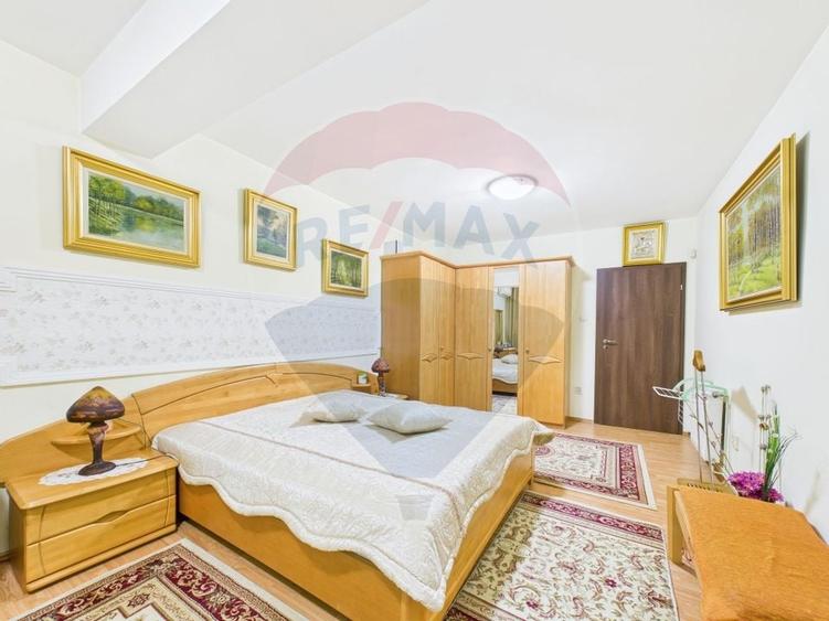 Casă / Vilă cu 10 camere de vânzare în zona Central - 7