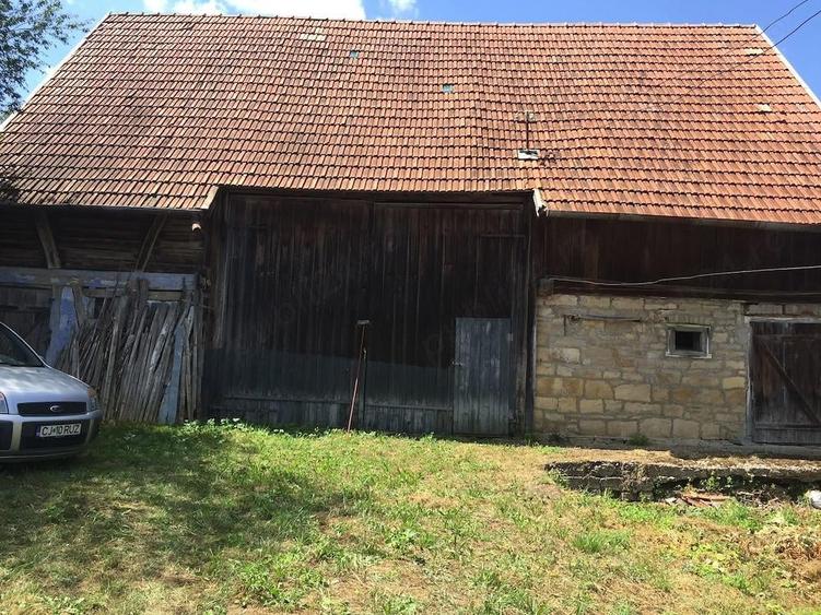 Vand casa la tara - 1
