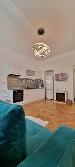 Apartament 3 camere ,Pta. Unirii, la 1 min de statia de metrou, centrala imobil Apartament 3 camere ,Pta. Unirii, la 1 min de statia de metrou, centrala imobil
