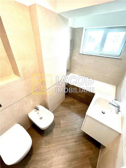 Apartament cu 3 camere decomandat în Ștefan cel Mare