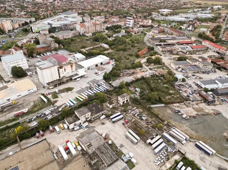 Clădiri industriale, teren 6820mp, strada Poetului - 8