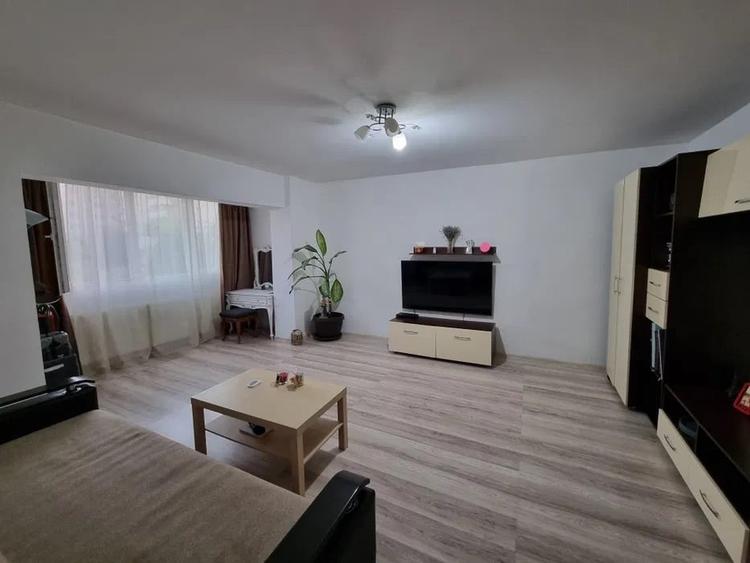 Apartament 2 camere de vânzare, etaj 2, Shopping City, 58 mp - 1