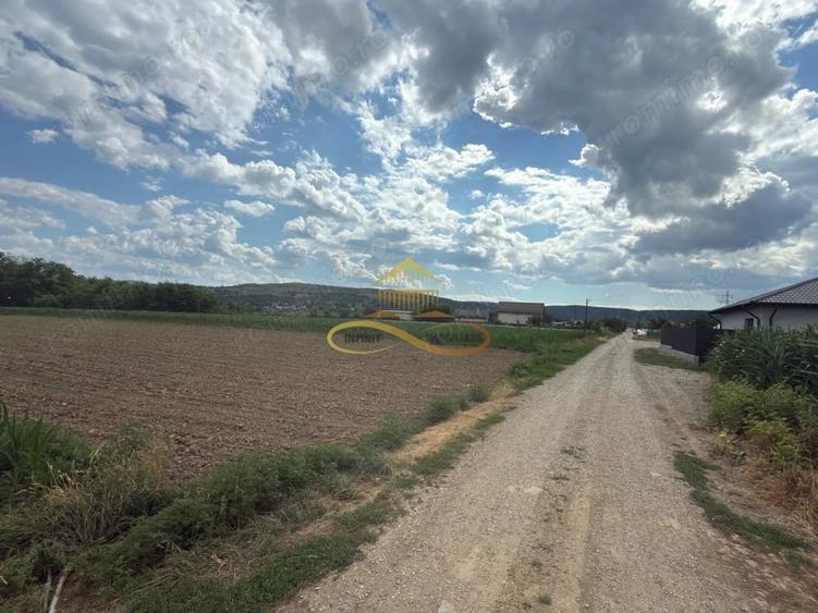 Teren de 500 mp, în Măgura