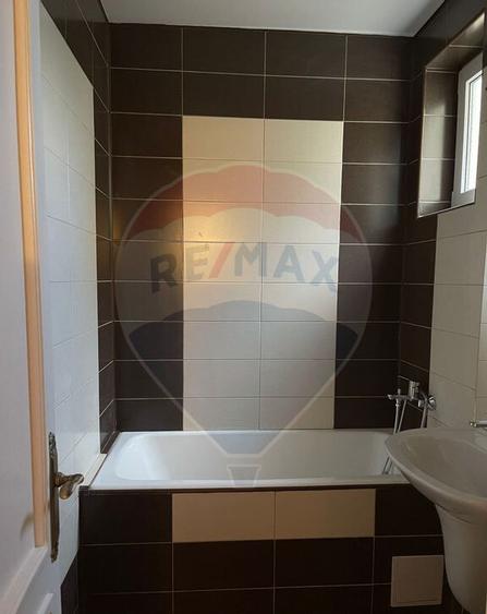 Apartament cu 3 camere de inchiriat in zona Rovine - 2