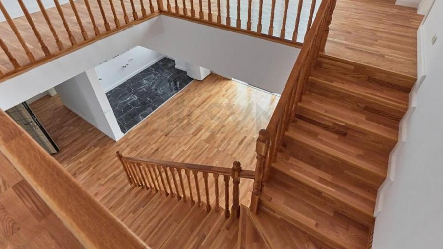 Apartament cu 4 camere decomandat în Pipera