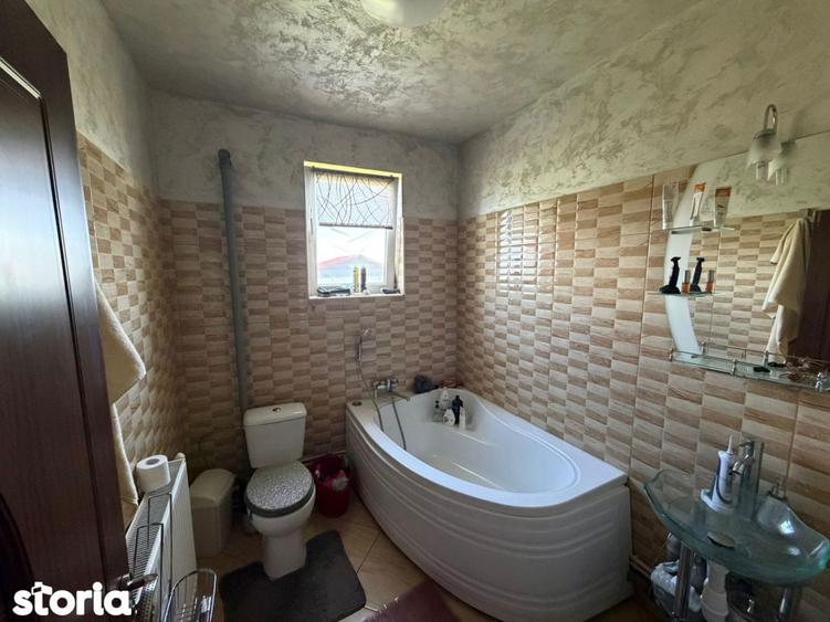 Casă cu 4 camere cu Canalizare în Pielești