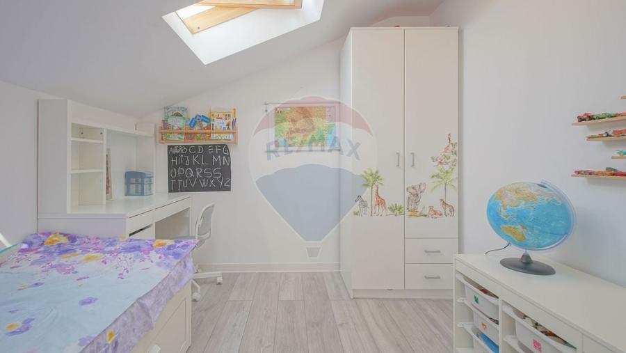 Penthouse cu 4 camere semidecomandat, mobilat în Bartolomeu