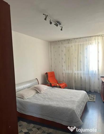 Apartament cu 3 camere semidecomandat în Astra
