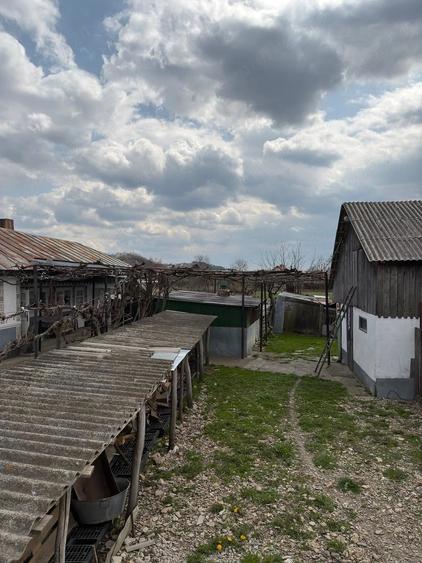 Casă cu 4 camere cu Teren 1000 Mp în Bodești