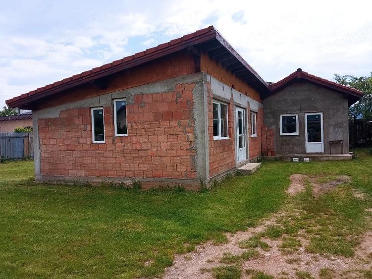 Casă cu Teren 600 Mp în Tărlungeni