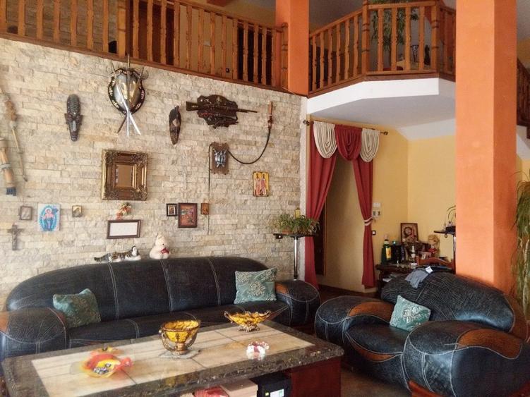 Casă cu 5 camere cu Teren 764 Mp în Grădiște