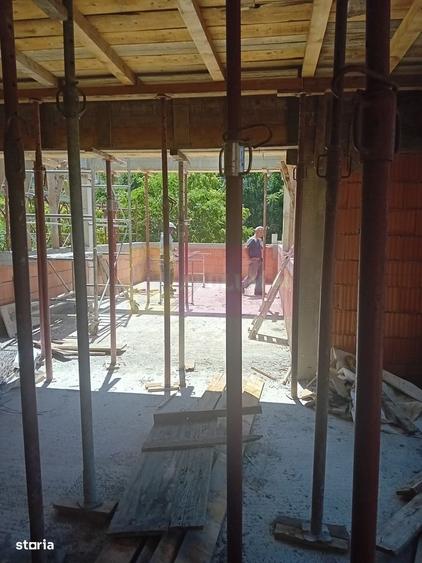 Casă cu 4 camere în Vitan