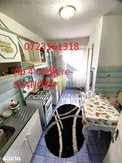 Apartament cu 4 camere decomandat în Central