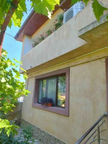 Casă individuală cu 5 camere cu Teren 400 Mp în Central