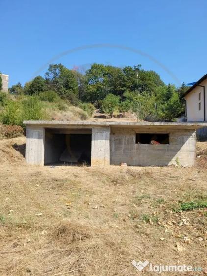 Teren intravilan Turcesti (Pitesti) - 1083 mp, demisol execu - 5