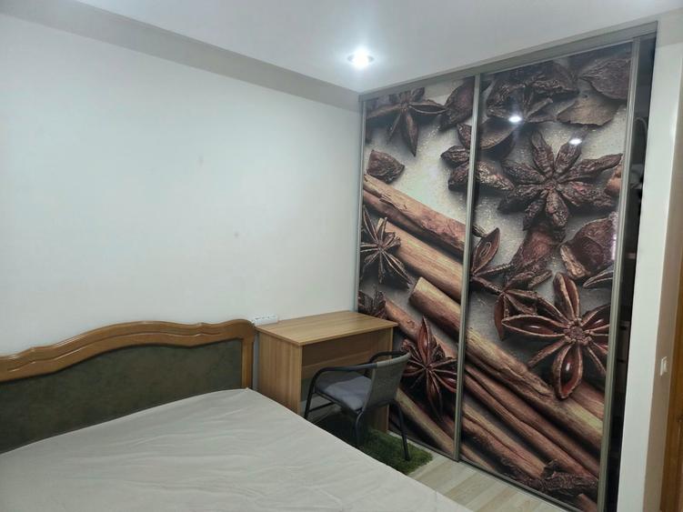 Apartament cu 3 camere semidecomandat în Plopilor