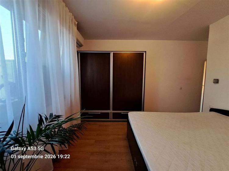 Apartament cu 4 camere decomandat, mobilat în Titan