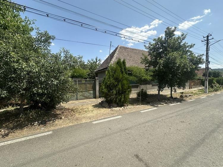 Casă cu 3 camere în Ghioroc