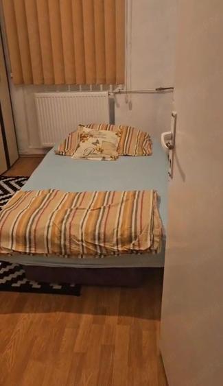 Apartament cu 3 camere semidecomandat în P-ța Doina