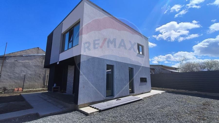Casă cu 4 camere cu Teren 321 Mp în Port