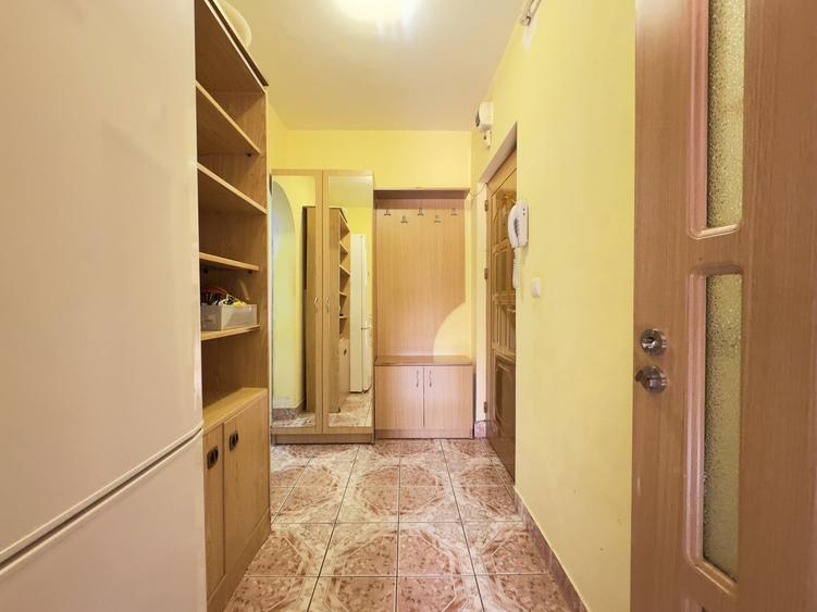 Apartament cu 2 camere semidecomandat, mobilat în Milcov