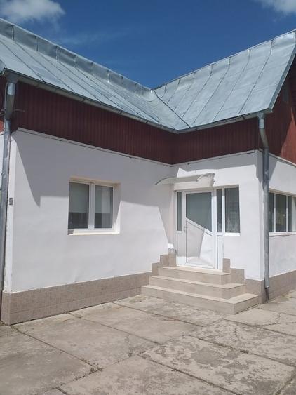 Casă cu 7 camere cu Teren 1000 Mp în Central