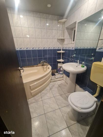 Apartament cu 3 camere semidecomandat în Militari
