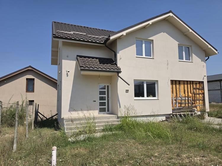 Casă individuală cu 3 camere cu Canalizare în Valu lui Traian
