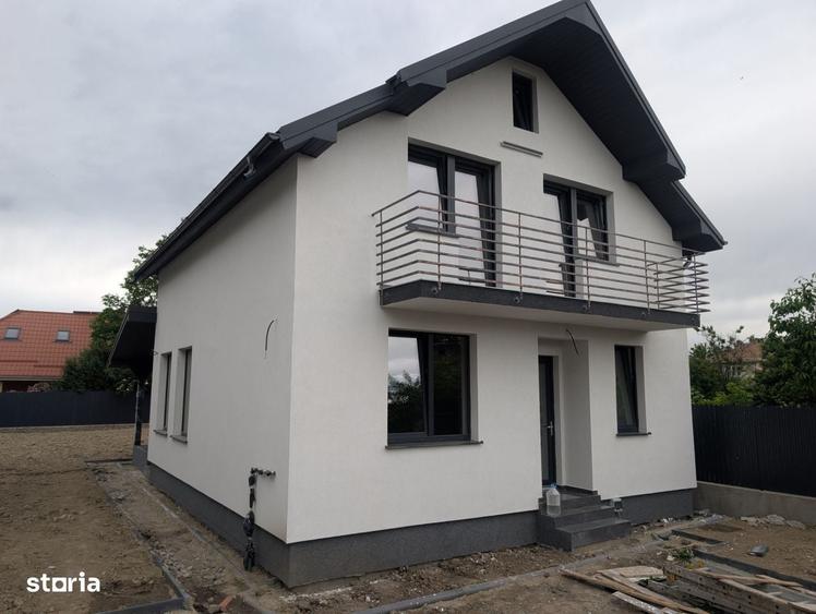 Casă cu 4 camere în Săucești