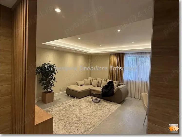 Apartament cu 3 camere decomandat în Palazu Mare