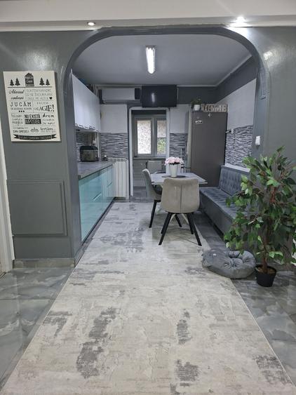 Apartament cu 4 camere decomandat în Moinești