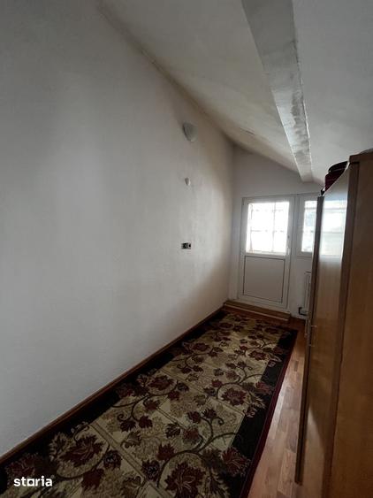 Casă cu 5 camere cu Teren 500 Mp în Priseaca