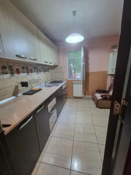 Apartament cu 2 camere semidecomandat în Podul de Piatră